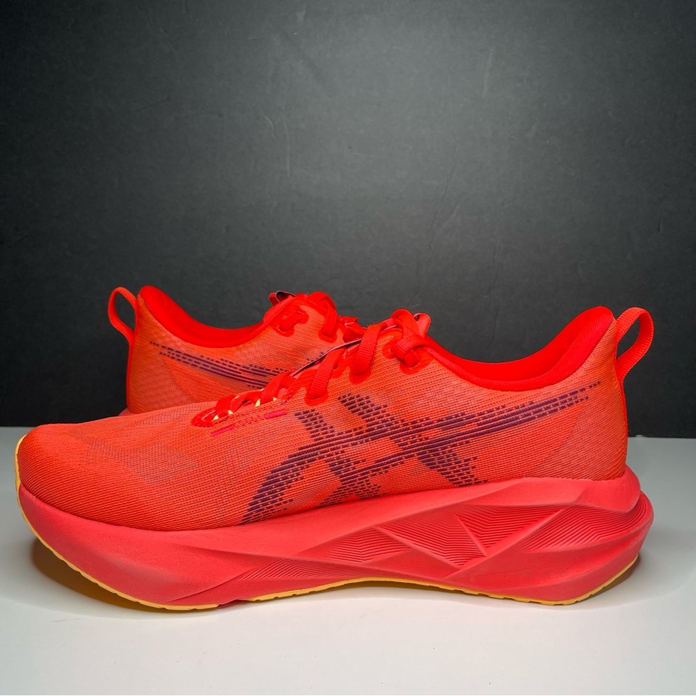 Asics Novablast 5 Flash Red/Edo Purple Mens size 9.5 - Picture 4 of 11